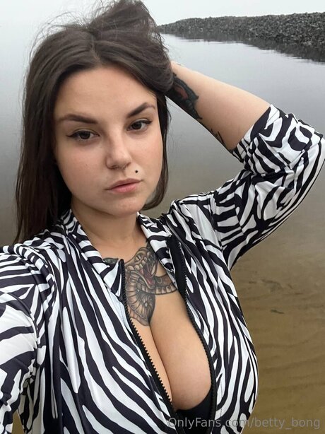 Betty Bong OnlyFans geleakte Brüste