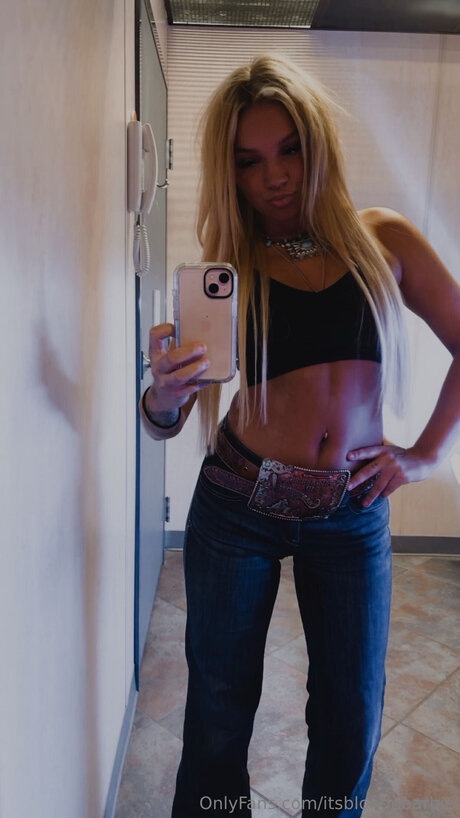 Itsblondebarbie OnlyFans Leak