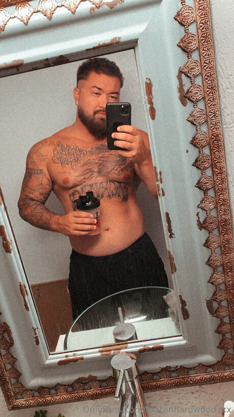 Tristanhardwoodxxx OnlyFans Lesbisch