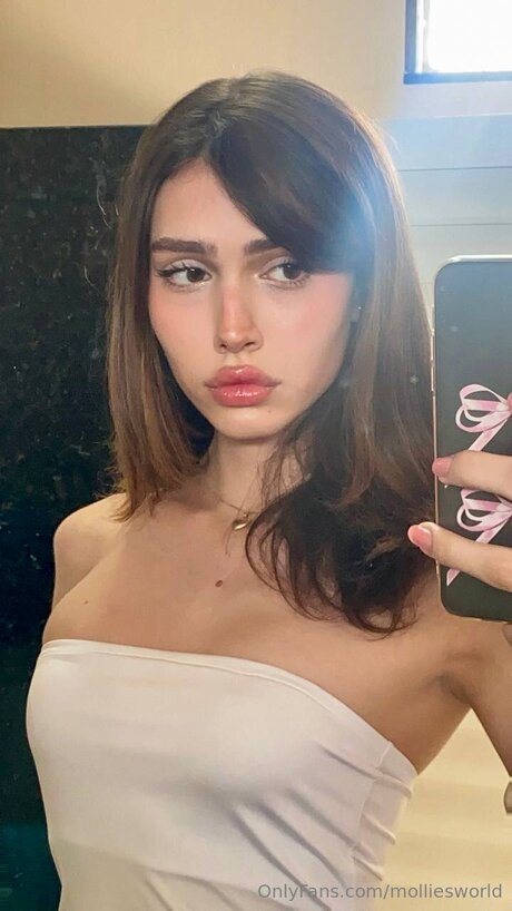 Molliesworld OnlyFans Strip