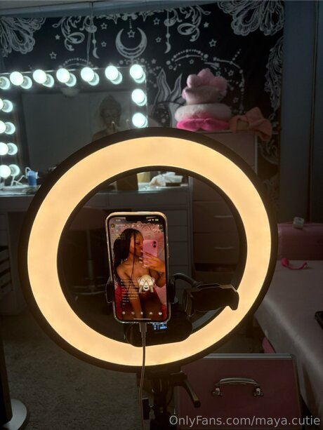 Maya Cutie Nacktpornos auf OnlyFans