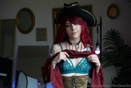 Lucifersfavorite Nacktbilder von OnlyFans geleakt