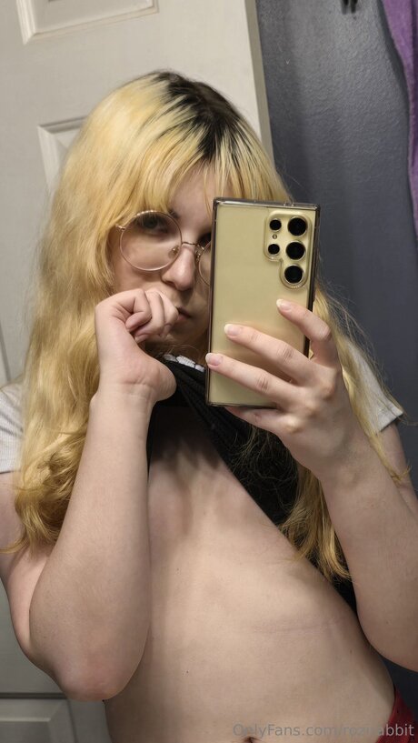 Rozirabbit OnlyFans Leak