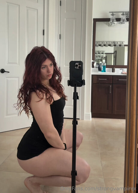 Strongvampirex OnlyFans Nacktbilder