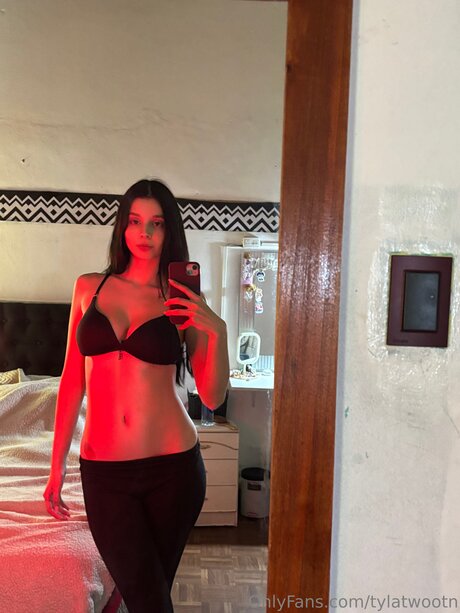 Tylatwootn Füße OnlyFans