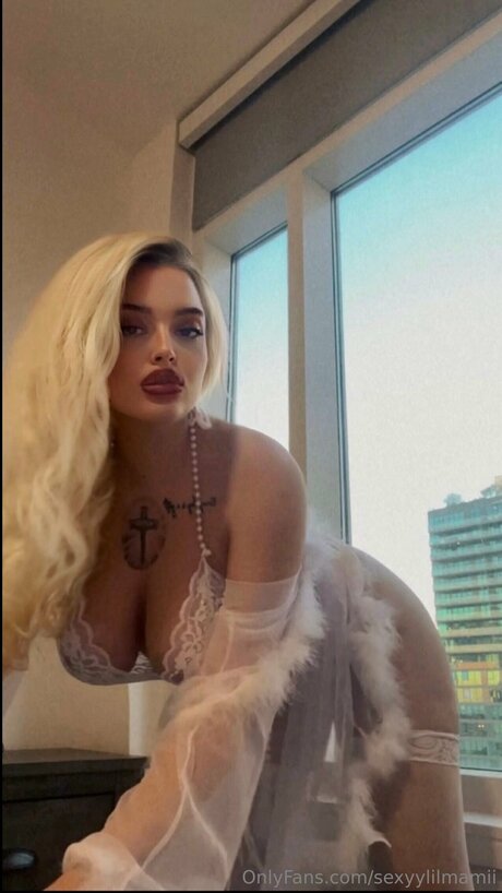 Sexyylilmamii OnlyFans schlank