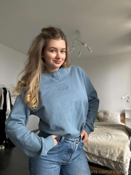 Rinaraye OnlyFans Striptease