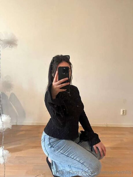 Vanessashemlis OnlyFans geleakte Brüste