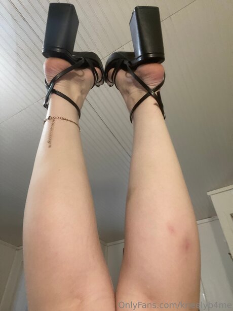 Kneelyb4me OnlyFans Nackt