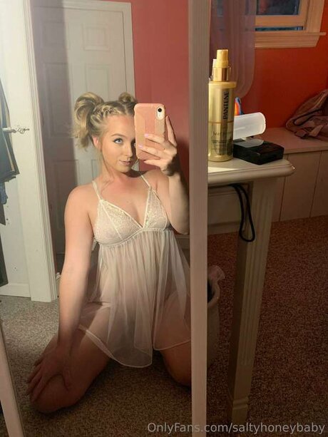 Saltyhoneybaby OnlyFans Sex