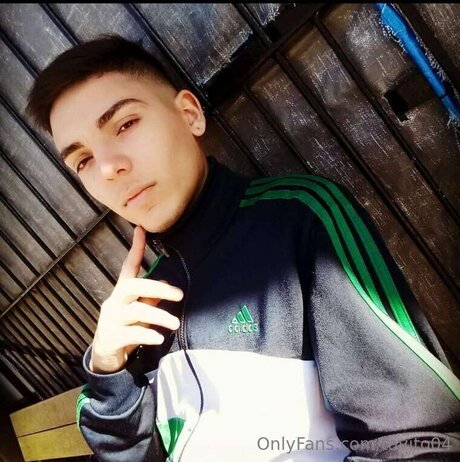 Tavito04 OnlyFans Bilder