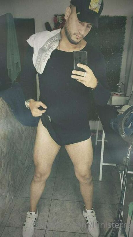 Lfinisterre OnlyFans Model Bilder