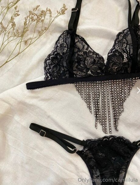 Camiilula OnlyFans Brüste Bild