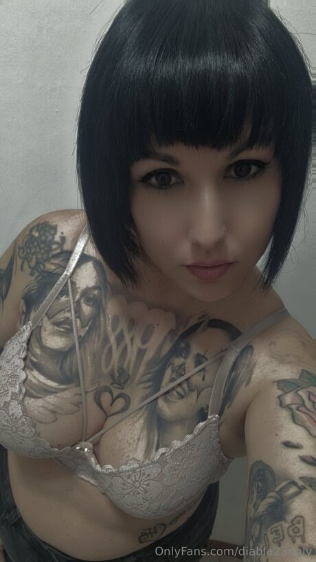 Diabla23only OnlyFans schlank