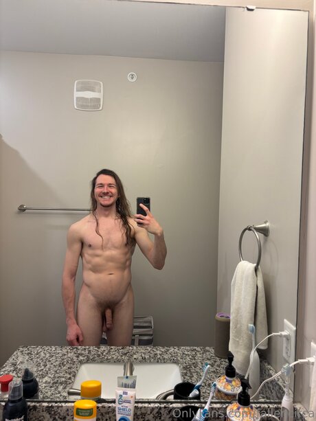 Fallencirca OnlyFans geleakte Brüste