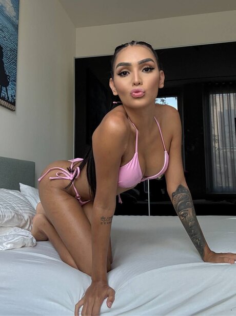 Miaflamee OnlyFans schlank