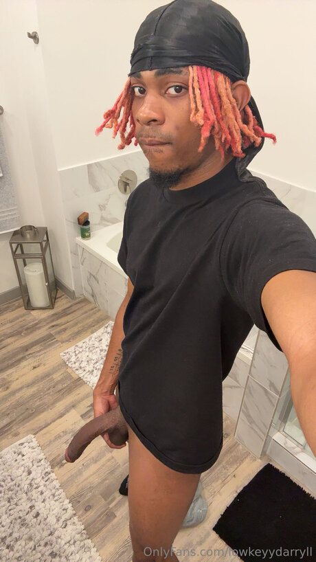 Lowkeyydarryll OnlyFans Striptease