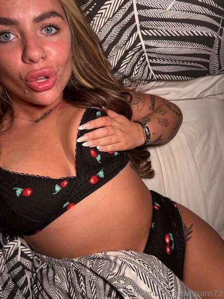 Betham72 OnlyFans Lesbisch