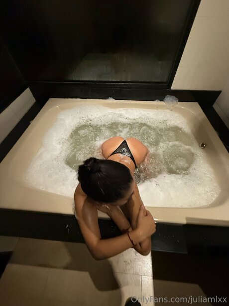 Juliamlxx OnlyFans explizite Inhalte