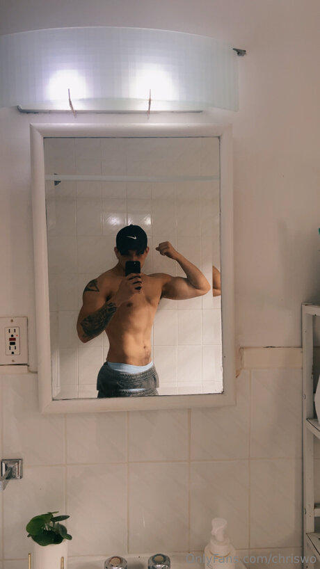 Chriswo OnlyFans Striptease