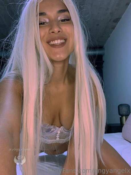 Angyangelx OnlyFans Striptease