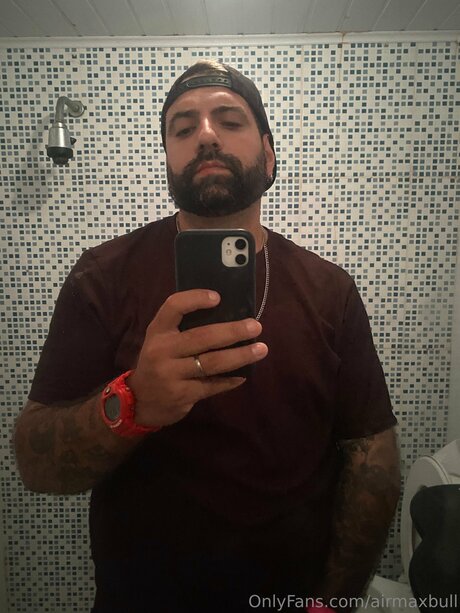 Airmaxbull OnlyFans Bilder