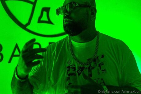 Airmaxbull Nacktbilder von OnlyFans geleakt