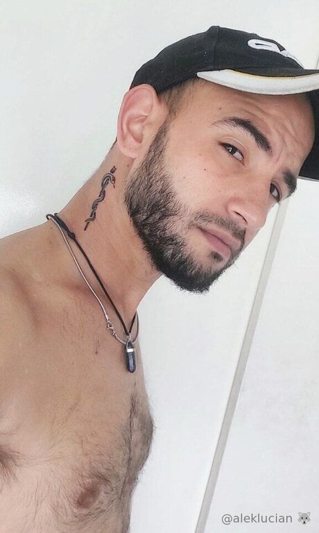 Aleklucian Nackt auf OnlyFans Leaks