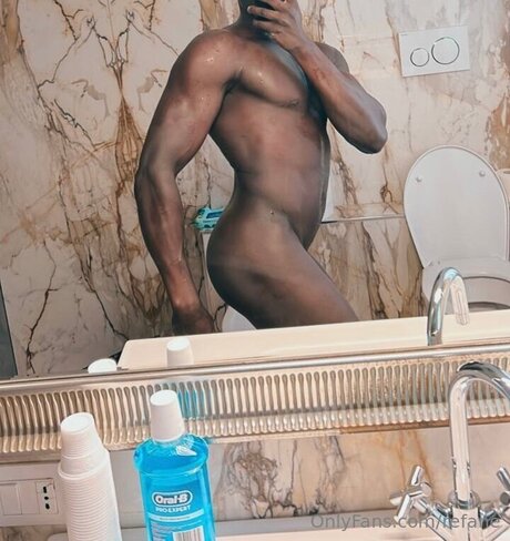 Refane Nacktbilder OnlyFans