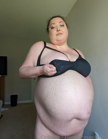 fatmeganfox OnlyFans nackte Brüste