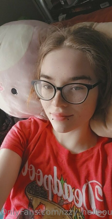 izzy hellbourne Nacktbilder OnlyFans