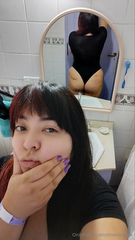 tiranicarex OnlyFans Bilder