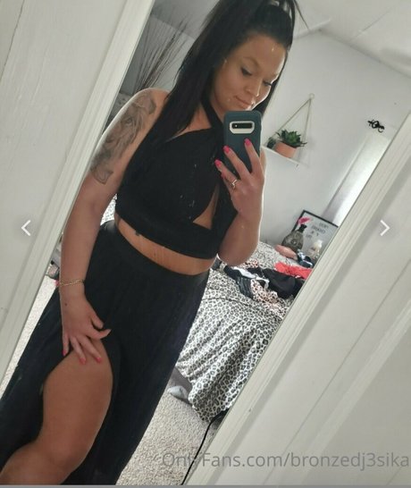 bronzedj3sika OnlyFans Inhalte