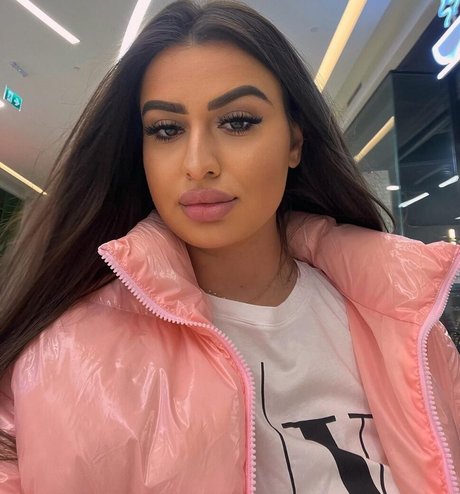 _b miruna Oben ohne OnlyFans