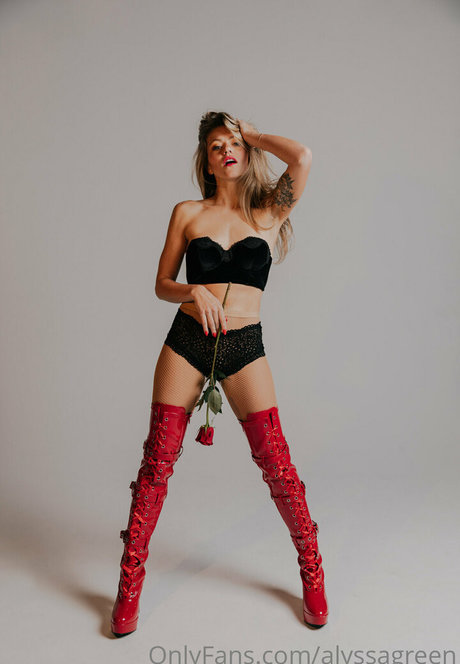 alyssagreen Nacktpornos von OnlyFans geleakt