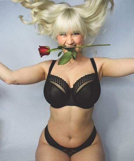 Saterra OnlyFans nackte Brüste