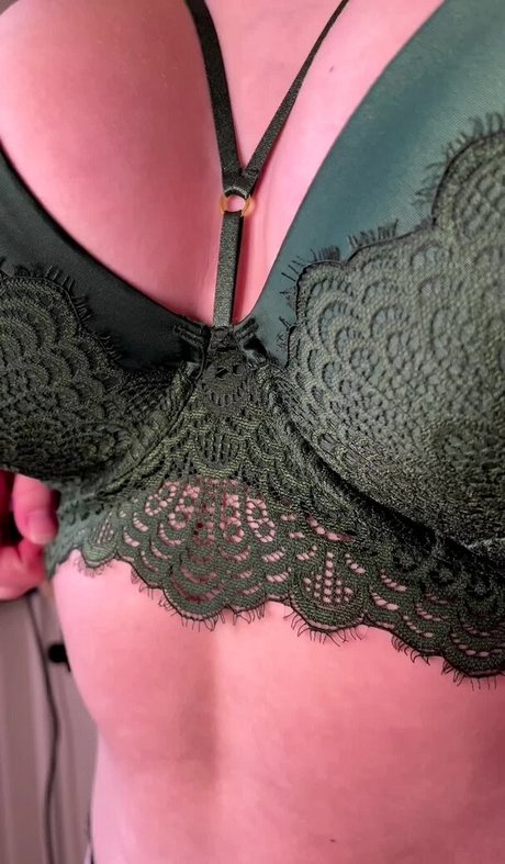 Saterra OnlyFans Pornografie