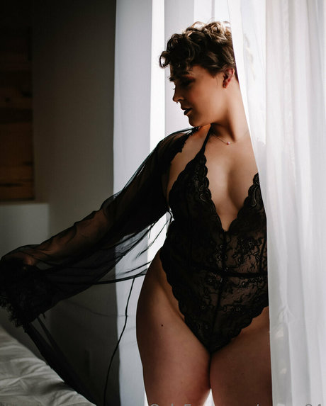 sunny84 OnlyFans Sextape