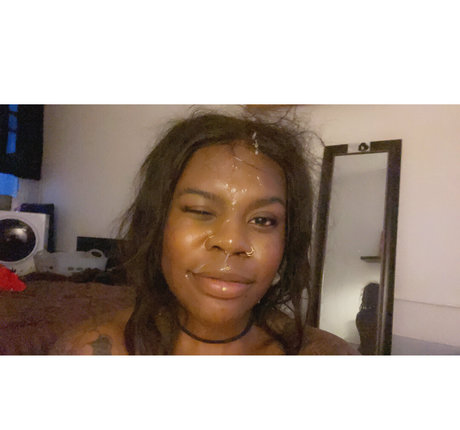 crushvelvet OnlyFans Nacktfotos