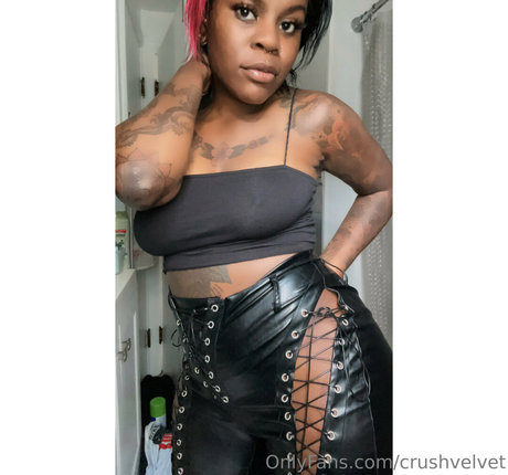 crushvelvet OnlyFans-Bild