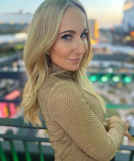 Nikki Glaser OnlyFans geleakt.