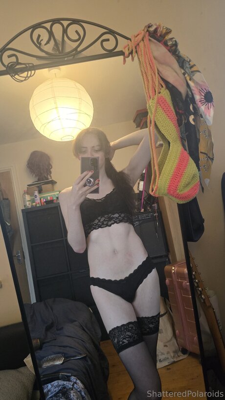 shatteredpolaroids OnlyFans-Model