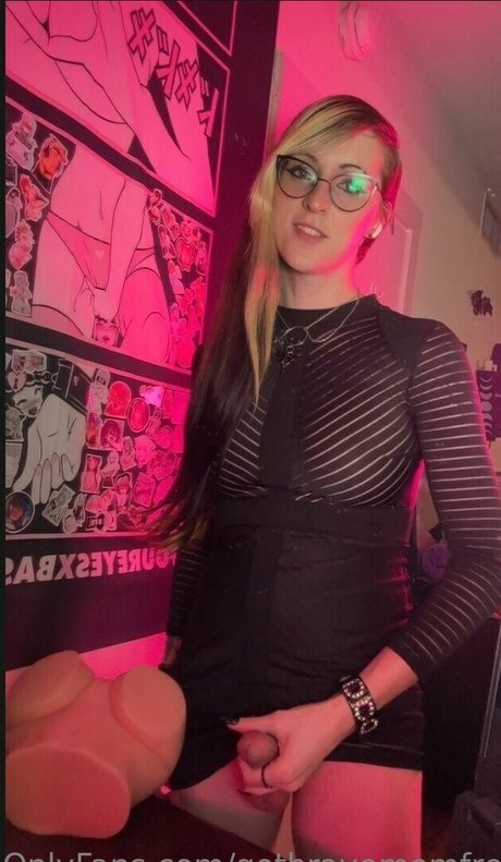 gothravemomfree OnlyFans Inhalte