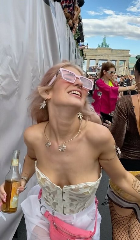 pinkarosalina OnlyFans Nacktbilder geleakt