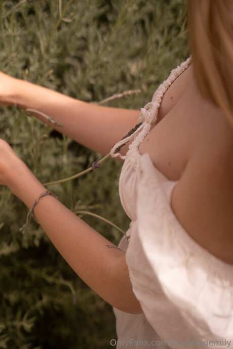 stunningemily OnlyFans Brüste Bild