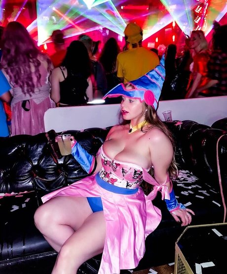 Nena May Strip OnlyFans