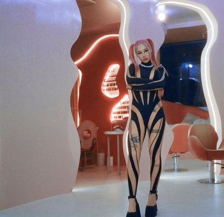 Young Leosia OnlyFans Fotos