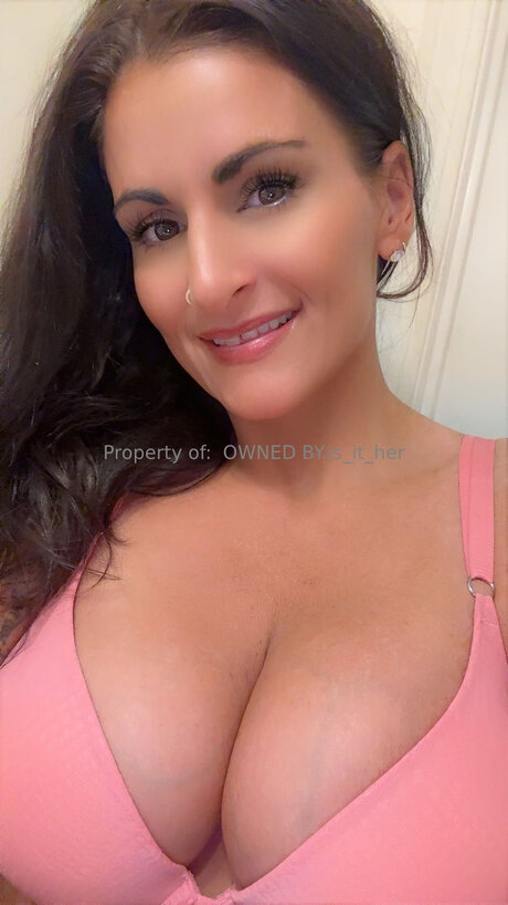 Is It Her Nacktbilder von OnlyFans geleakt