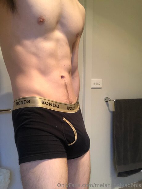 Melancholyadonis OnlyFans schlank