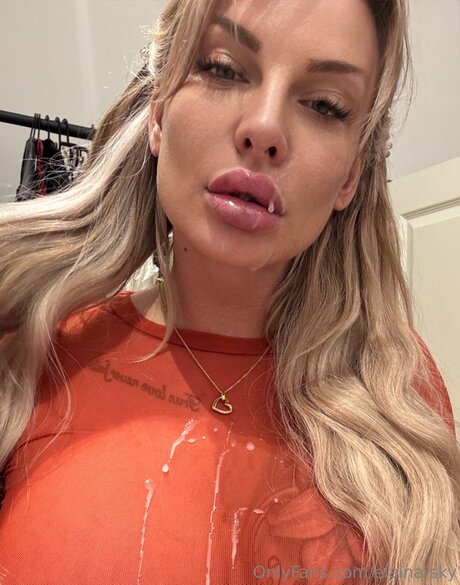 Elaina Sky OnlyFans nackt